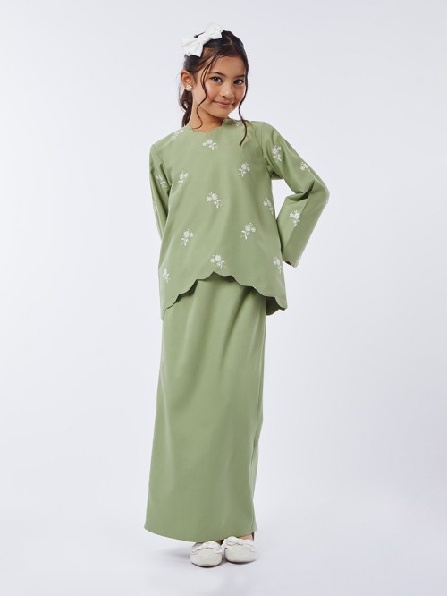 Yulia Scallop Kurung Kedah Lime Green